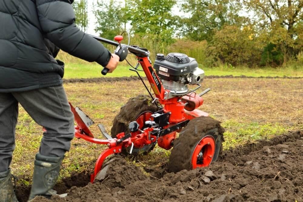 Cum să alegi motocultorul potrivit pentru gospodăria ta?