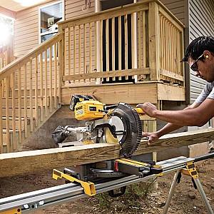 Fierastrau pentru taieri inclinate Dewalt  DHS780N