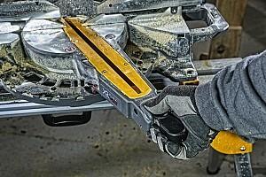 Fierastrau pentru taieri inclinate Dewalt DCS727N