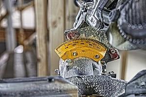 Fierastrau pentru taieri inclinate Dewalt DCS727N