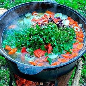 Ceaun SYTON uzbec din fonta cu capac 16l fund plat