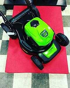 Masina de tuns iarba Greenworks GD40LM46SP