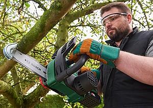 Fierastrau electric cu lant Bosch B06008B8001