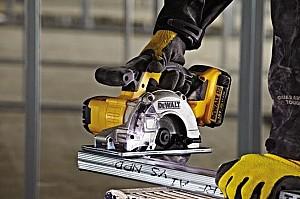 Fierastrau circular Dewalt DCS373NT