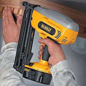 Pistol de batut cuie Dewalt DC618KB