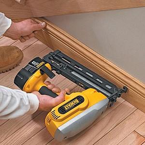 Pistol de batut cuie Dewalt DC618KB