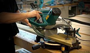 Fierastrau pentru taieri inclinate Makita MLS100N