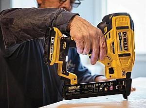 Pistol de batut cuie Dewalt DCN681D2