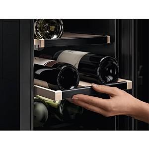 Racitor de vinuri incorporabil AEG AWUS018B7B