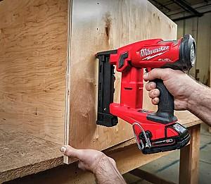Capsator electric Milwaukee M18FNCS18GS-0X