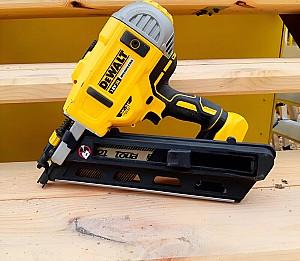 Pistol de batut cuie Dewalt DCN692N