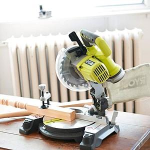 Fierastrau pentru taieri inclinate Ryobi EMS190DCL