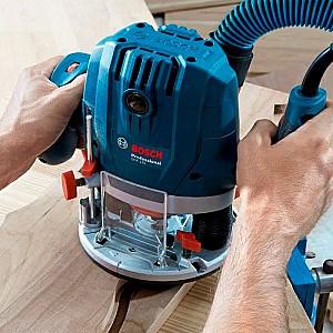 Masina de frezat Bosch GOF 130 (06016B7000)