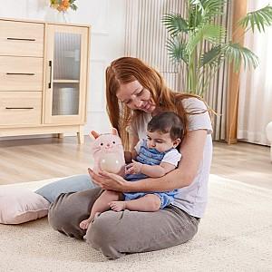 Jucarie de plus Hape Prietenul meu muzical  Huggy Momo, roz