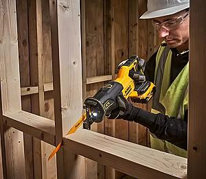 Fierastrau sabie Dewalt DCS382N