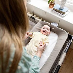 Manej Joie Commuter Change Gray Stripes