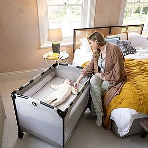 Manej Joie Commuter Change Gray Stripes