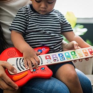 Jucarie muzicala Hape Baby Einstein „Împreună, în melodia chitarei”
