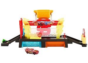Set de jucarii Hot Wheels Spălătorie auto cu Fulger McQueen (JBM70)