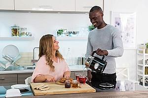 Fierbator electric de apa Russell Hobbs Retro Black 21671-70