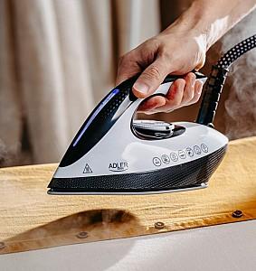 Fier de calcat cu generator de abur Adler AD 5048