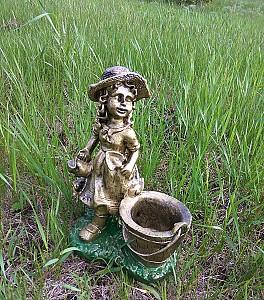 Decor pentru gradina Art Figure Fetița grădinărița (4.043)