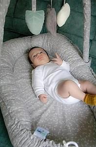Cuib pentru bebelus BABYJEM Between Parents Grey