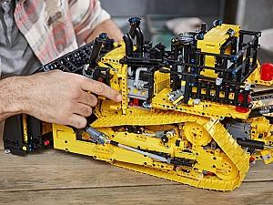Constructor LEGO Technic Cat D11 Bulldozer