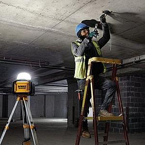 Lanterna Dewalt DCL074