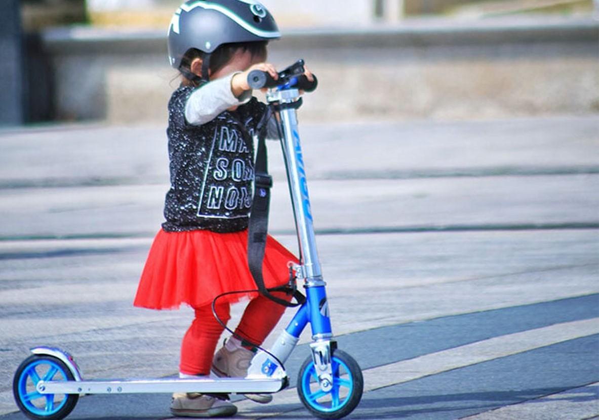 Cum să alegi o trotinetă sigură și potrivită pentru copilul tău?
