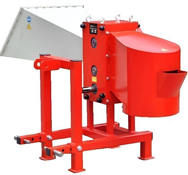 Садовый измельчитель веток Tehno Ms MS-80 на тракторе